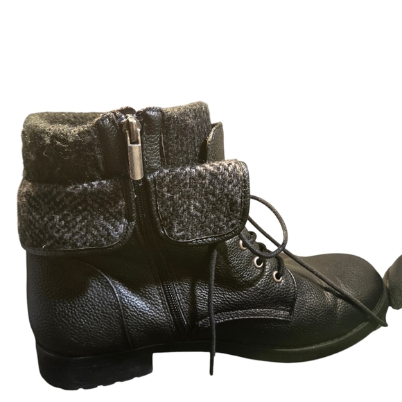 Torrid Women's Lug Sole Boots Black with Gray Ankle Sweater 1" Heel Size 11W - Picture 5 of 16